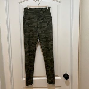 Onzie flow Moss camo leggings